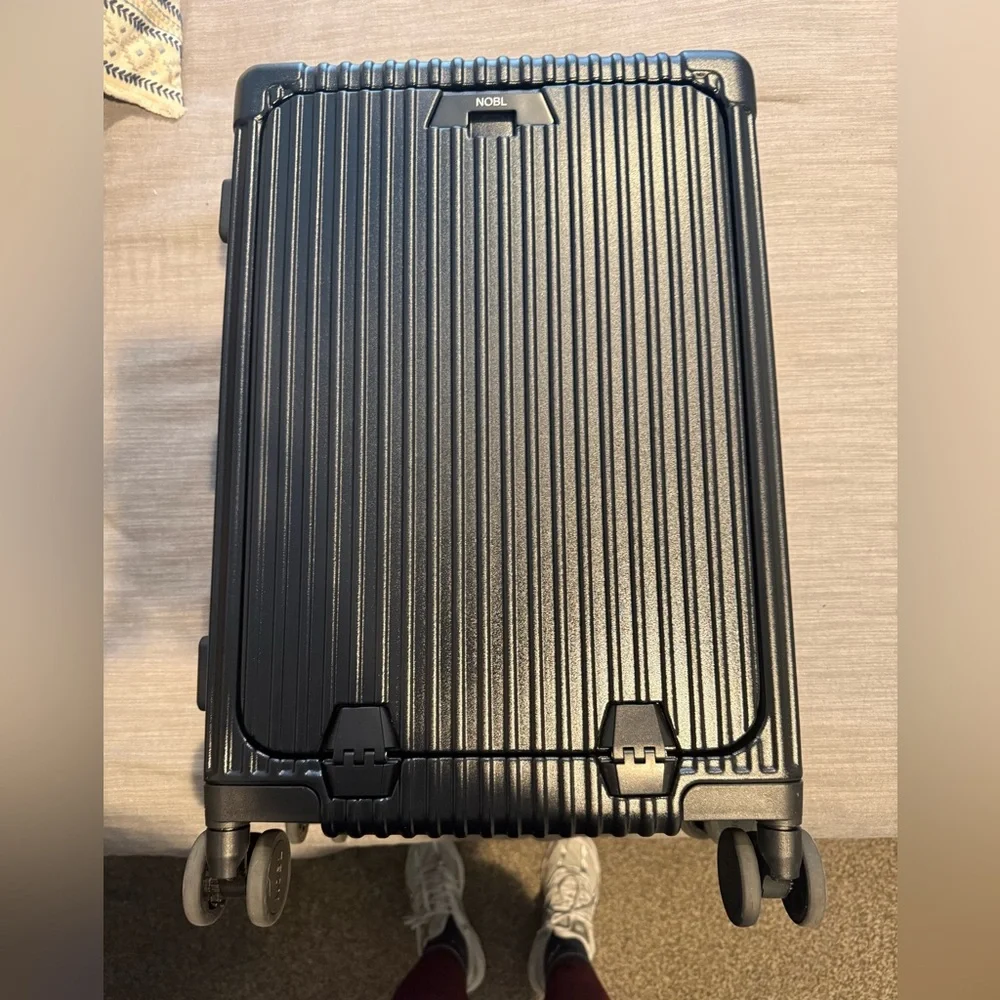 NOBL Carry-On: All-In-One - GREAT CONDITION - Picture 7 of 16